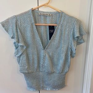 Abercrombie short sleeve smocked waist flutter top